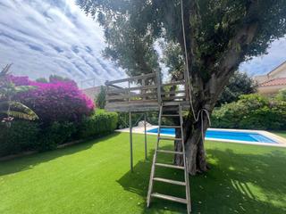 Casa  Unicornio. Amplio chalet pareado con piscina privada en la almajada a pocos