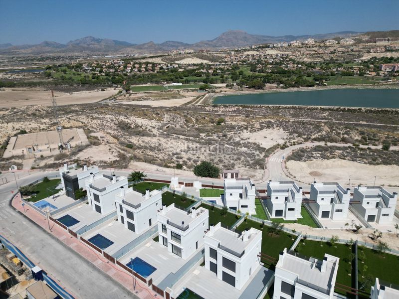 Foto bdd22e54-9f56-4192-a5e8-5f52a926121f. Casa preciosa villa cerca de bonalba golf, cotoveta con vistas al golf. en Mutxamel