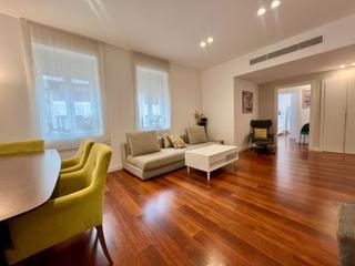 Appartement  De la estación. Vivienda con luz, altura y carácter junto a plaza de luceros  av