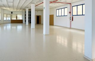 Location Édifice  Almansa. Alquila edificio industrial comercial en perfecto estado, amplio
