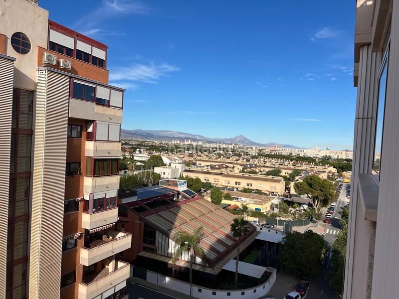 Foto 57446f7c-6805-4007-a2fa-3800c79e2d83. Piso  con gran terraza en av. miriam blasco. en Alicante