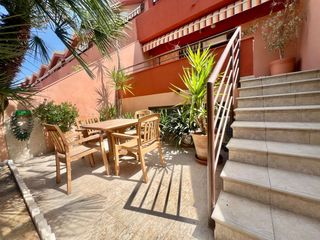 Casa  Maigmona. Chalet adosado reformado con 5 dormitorios, terrazas, sótano y g