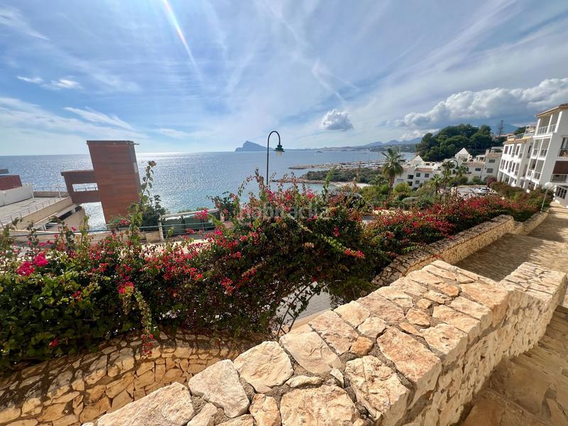 Foto 3e990a42-791e-43ec-8590-11b8f9b60038. Alquiler apartamento alquila por temporada de octubre a mayo impresionante ático con vistas espectaculares al mar. en Altea