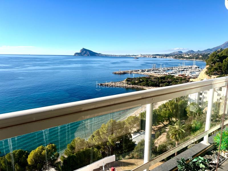 Foto e3b244a0-433d-4e76-9588-40e3ce82323f. Alquiler apartamento alquila por temporada de octubre a mayo impresionante ático con vistas espectaculares al mar. en Altea