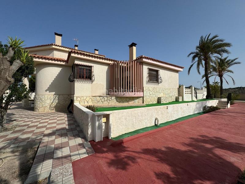 Foto 069b1a60-72fe-44a3-867f-cca8f254f231. Chalet  independiente en venta en las paulinashogar provincial en Alicante