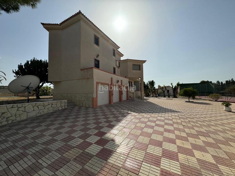 Foto 146198b4-a2e4-428b-9a0d-af6164f1e41a. Chalet  independiente en venta en las paulinashogar provincial en Alicante
