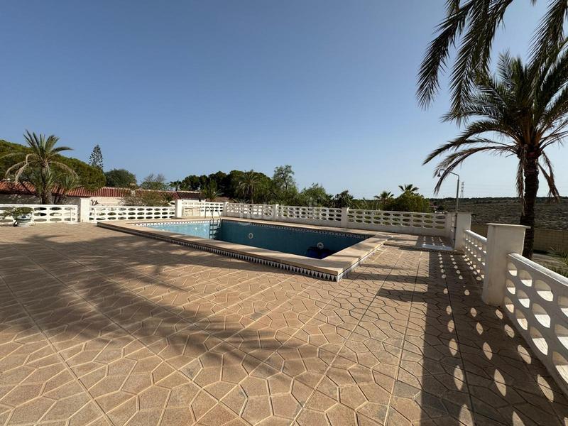 Foto 39d1ddc4-10ac-404e-9f56-e1a2b6a3153e. Chalet  independiente en venta en las paulinashogar provincial en Alicante