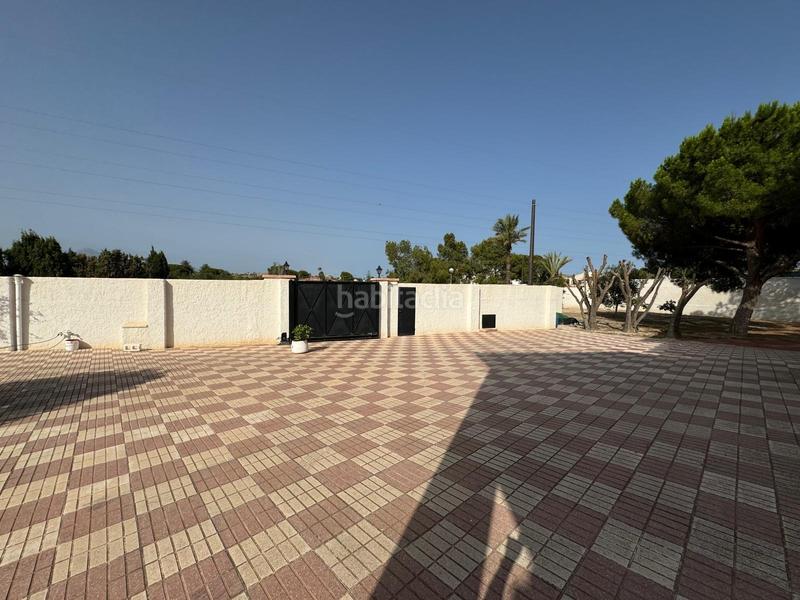 Foto d33c178e-081c-4348-ae4f-62afab08a390. Chalet  independiente en venta en las paulinashogar provincial en Alicante