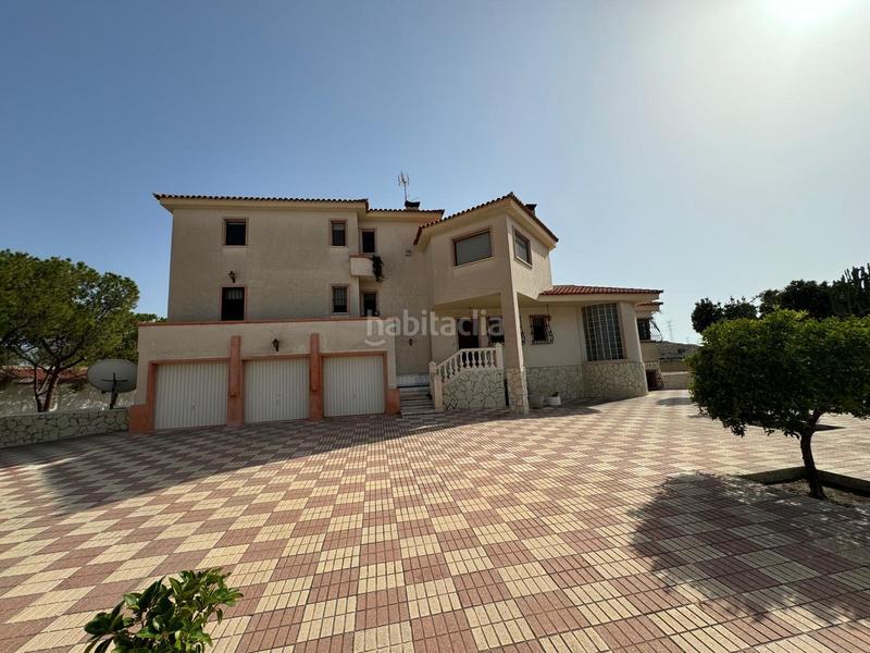Foto d69e8232-c748-44cb-8699-5bdb042a9cc4. Chalet  independiente en venta en las paulinashogar provincial en Alicante