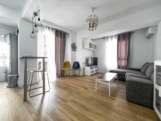 Appartement à Barrio del Centro. Piso reformado y luminoso en el centro de alicante