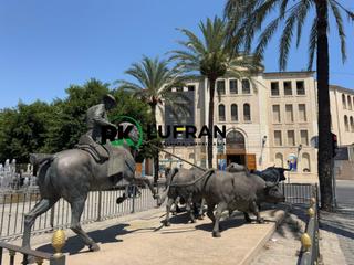 Appartement à San Antón. Piso en venta en la plaza de toros, todo exterior, esquina