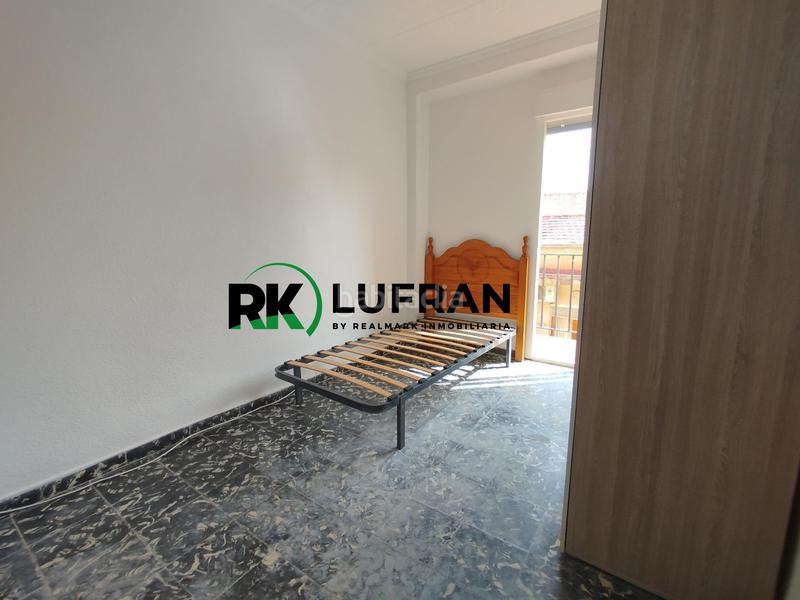 Foto 5d7e4ca0-d289-4e79-ae51-f4eacf5a6691. Piso  listo para entrar a vivir o como inversión. en Elda