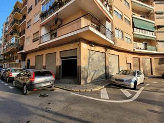 Local commercial  Calle rodrigo caro. Local en venta en plaza del sol alicante