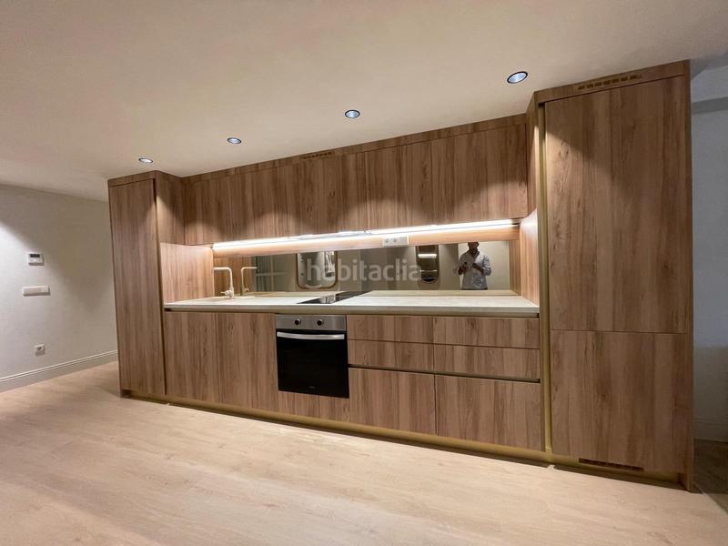 Foto f714b895-cd64-4d7a-a77f-5c7b92a8e871. Locale commerciale in Albufereta Alicante