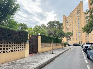 Apartament a Pla de Bon Repós. Piso reformado en planta baja junto al edificio pirámide  excele