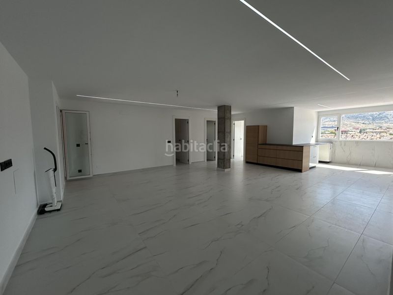 Foto b3510928-f839-4c71-bdf1-d34eaf7c440a. Pis amb aparcament a Petrer