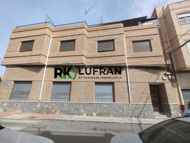 Foto 17ee7bd5-74a6-480a-9e51-2b79375fd59c. Casa amb aparcament a San Crispín-Huerta Nueva-Estación Elda
