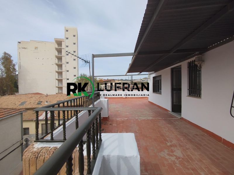 Foto 5c4ca120-aa42-4d98-84ff-8ad817dbb7be. Casa amb aparcament a San Crispín-Huerta Nueva-Estación Elda