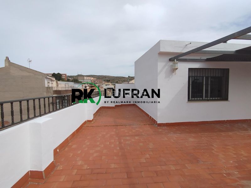 Foto 9d2102e9-0b46-4fcb-8a16-6311fe9b35e1. Casa amb aparcament a San Crispín-Huerta Nueva-Estación Elda