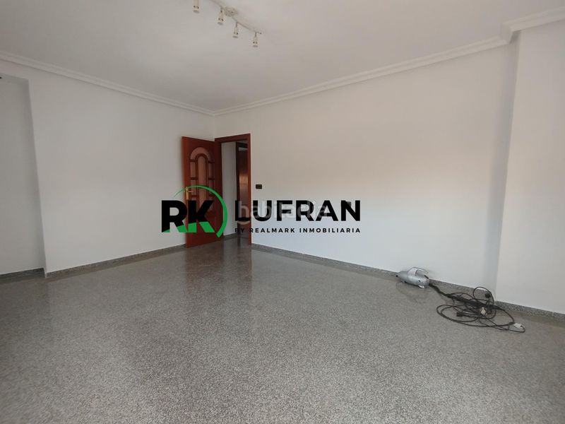 Foto af02c423-48fd-4c7f-90c7-f507f20ad558. Casa amb aparcament a San Crispín-Huerta Nueva-Estación Elda