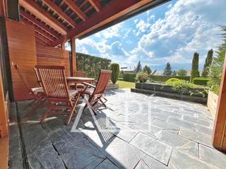 Casa adossada a Avinguda de la cerdanya 36. Casa adosada con un gran jardín en alp