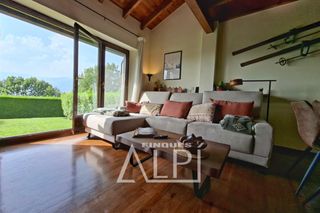 Semi detached house in Camí a das 17. Encantadora casa adosada en alp con jardín privado y espectacula