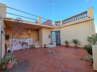 House  Avenida de madrid. Casa con 8 habitaciones con parking