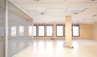 Miete Büro  Carrer de la diputació. Amplia y luminosa