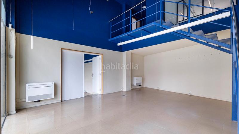 Foto 39be2d66-6e33-49f4-a5d5-9744ee3937ca. Alquiler local comercial amplio local en dos plantas en Barcelona