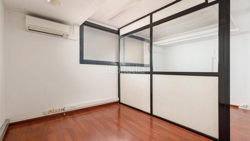 Foto a5c4a2f5-596a-4992-8995-0c65377bc251. Alquiler local comercial amplio local en dos plantas en Barcelona