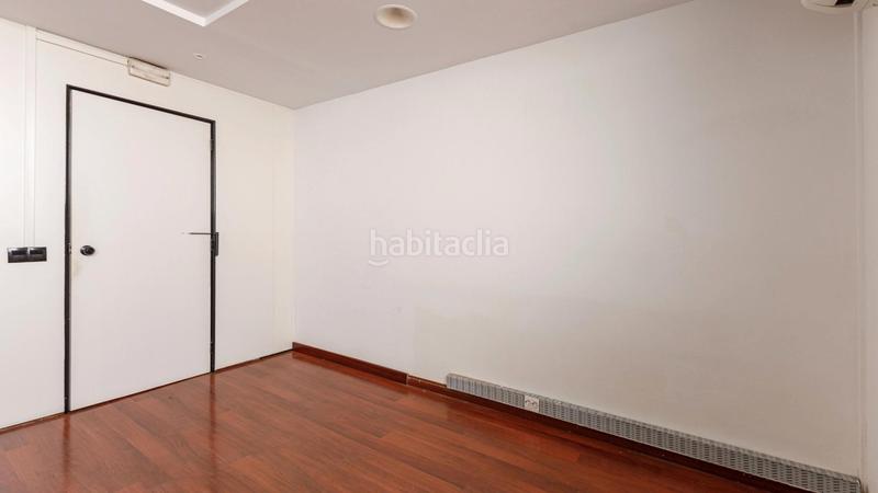 Foto cd1f2a32-adbe-4c2b-a5ca-7093d22131bc. Alquiler local comercial amplio local en dos plantas en Barcelona
