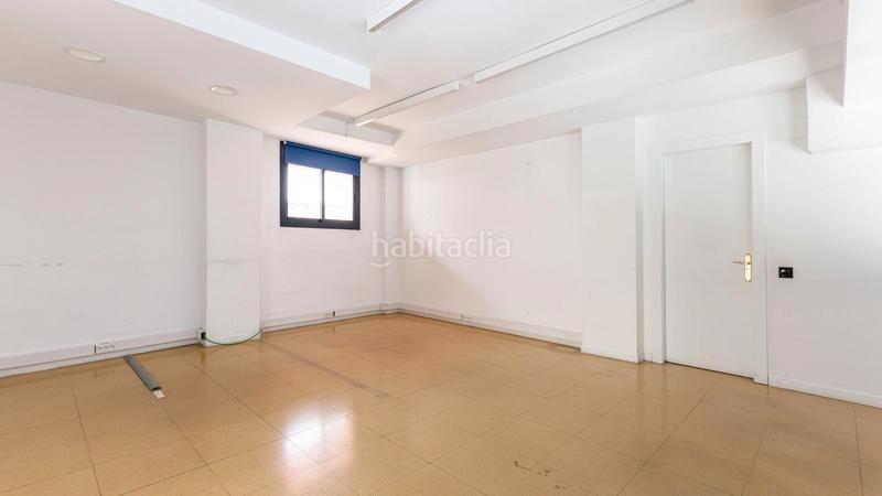 Foto e2e6706c-5a5a-48d5-a873-7ffc5cd6a23e. Alquiler local comercial amplio local en dos plantas en Barcelona