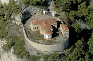 Edifici  Camí del semàfor. Edificio singular