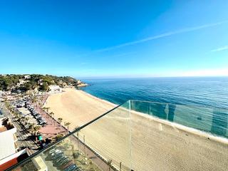Pis a Avinguda sa boadella 14. Apartamento 1 linea de mar
