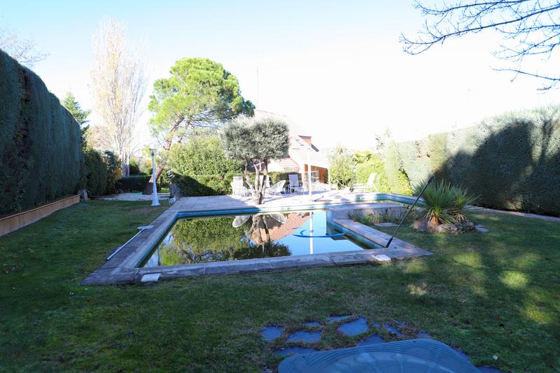 Foto c62a2a2a-e2ea-4972-b61f-526007e0506e. Chalet con camino riscaldamento parcheggio piscina in Rozas de Madrid (Las)