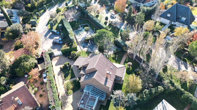 Foto e42acd9b-27c0-402a-8695-57fd1f7e9f25. Chalet con camino riscaldamento parcheggio piscina in Rozas de Madrid (Las)