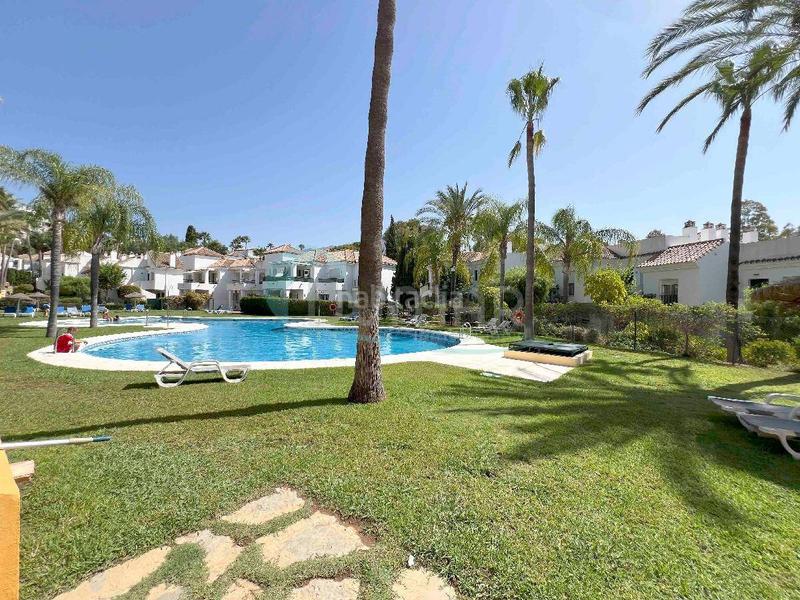 Foto 8e7dfa5d-d821-4503-877c-1f3e78f2dd0a. Appartamento con parcheggio piscina in Las Brisas Marbella