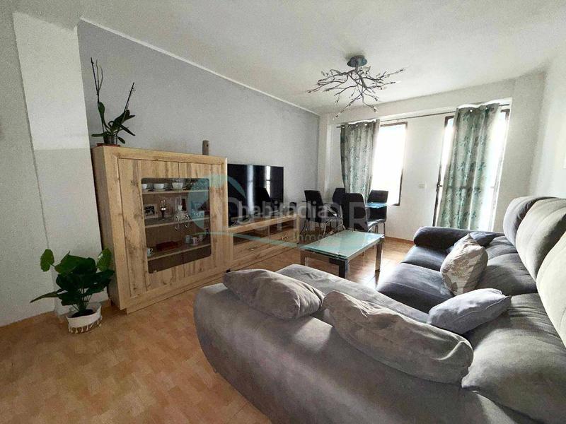 Foto 938a7490-3ed0-4204-95c6-ecde7f7bbc6c. Piso  con terraza y trastero en el centro de san pedro alcántara ideal para vivir o invertir en Marbella