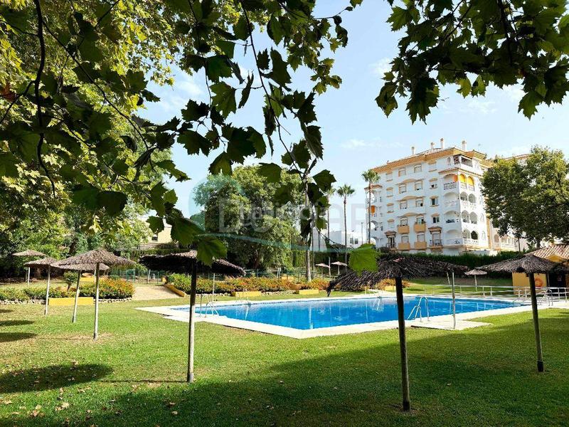 Foto 1b4e8c68-533d-4aaa-ab03-ec6b46752597. Piso oportunidad única en san pedro alcántara! piso de 2 habitaciones con terraza, piscina y garaje en Marbella