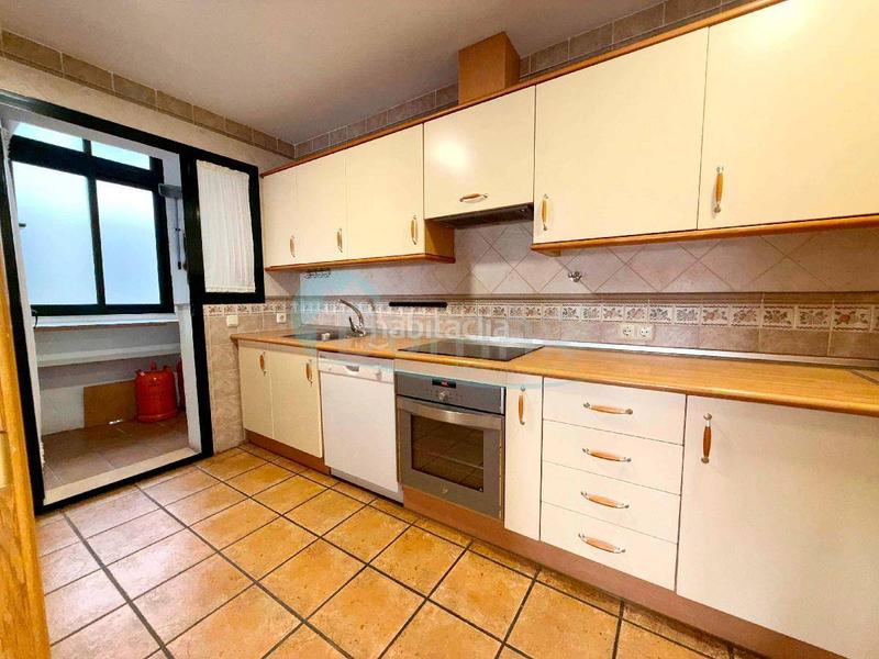 Foto 5b7cbceb-9a8c-4a6d-948c-34bc1c354534. Piso oportunidad única en san pedro alcántara! piso de 2 habitaciones con terraza, piscina y garaje en Marbella