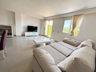 Xalet a Nueva Atalaya. Chalet adosado en urbanización privada  entre san pedro y estepo