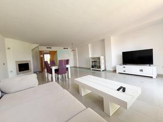 Chalet in Nueva Atalaya. Chalet adosado en urbanización privada  entre san pedro y estepo