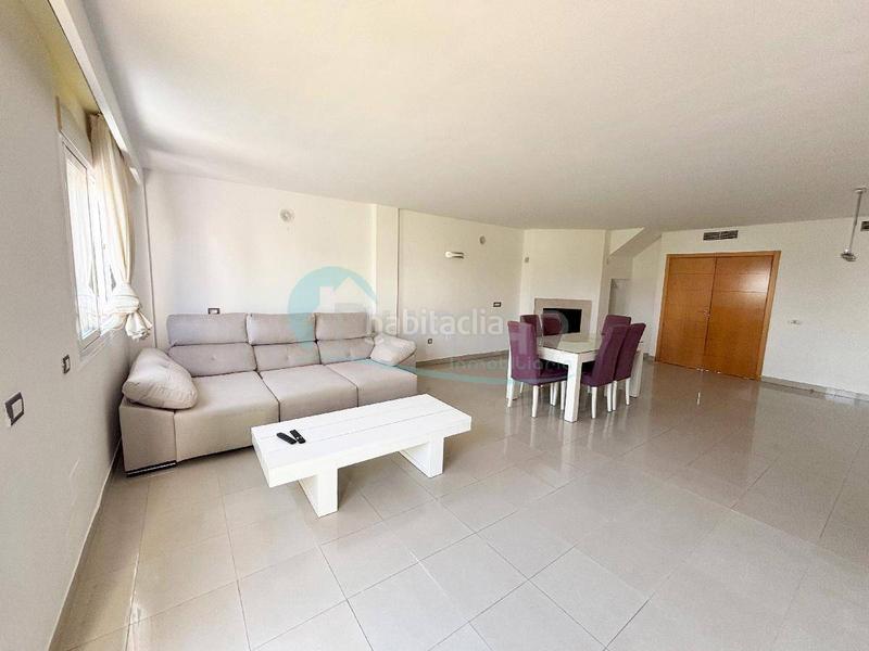 Foto fd8e3ff5-0d35-4426-804d-b6ea65953818. Chalet  adosado en urbanización privada entre san pedro y en Estepona