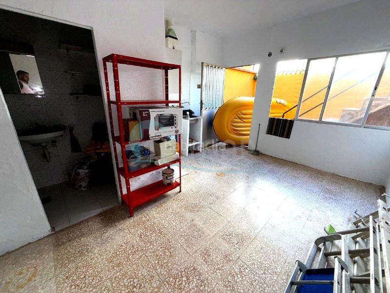 Foto 0091d108-bbf0-4f7d-b6a3-7ad43e60b230. Chalet con parcheggio piscina in Río Real Marbella