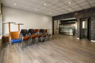 Location Local commercial à San Pedro de Alcántara Pueblo. Local en el corazón de san pedro alcántara  versátil, visible y