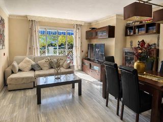 Pis en San Pedro de Alc�ntara Pueblo. Amplio piso de 3 dormitorios con terraza y piscina en san pedro