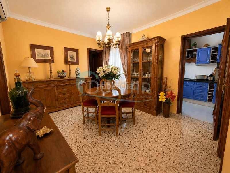 Foto e74f4e8c-de34-4c25-9e35-049e1b537400. Xalet a San Pedro de Alcántara Pueblo Marbella