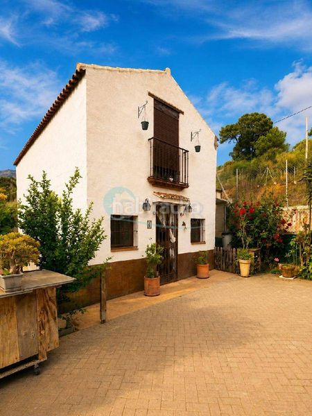 Foto 0767e118-6848-4a8e-b6fd-c4c833ad913c. Casa amb piscina a Las Lomas Estepona