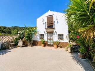 Casa a Las Lomas. Encanto rústico con piscina privada en el padrón, estepona