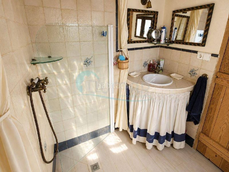 Foto 694240ac-dbe5-4a78-9be4-a772e7712d5f. Casa amb piscina a Las Lomas Estepona